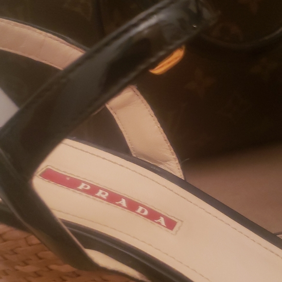 Black Prada Patent Wedge Wicker Heels Sandals - Picture 5 of 8